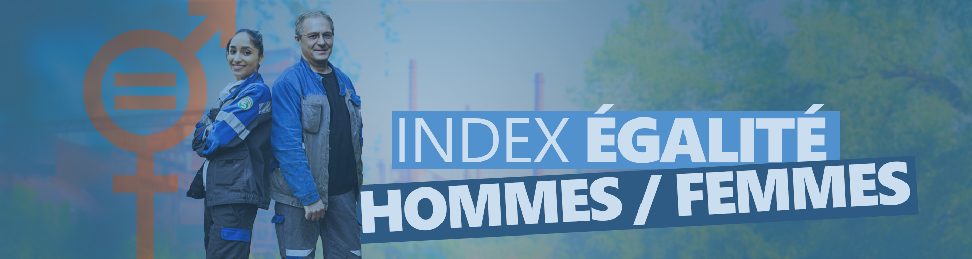 Index Egalité Hommes Femmes : un logo sur la gauche représentant les symboles homme &amp; femme réunis, et 1 homme et une femme dos à dos qui regardent vers le photographe